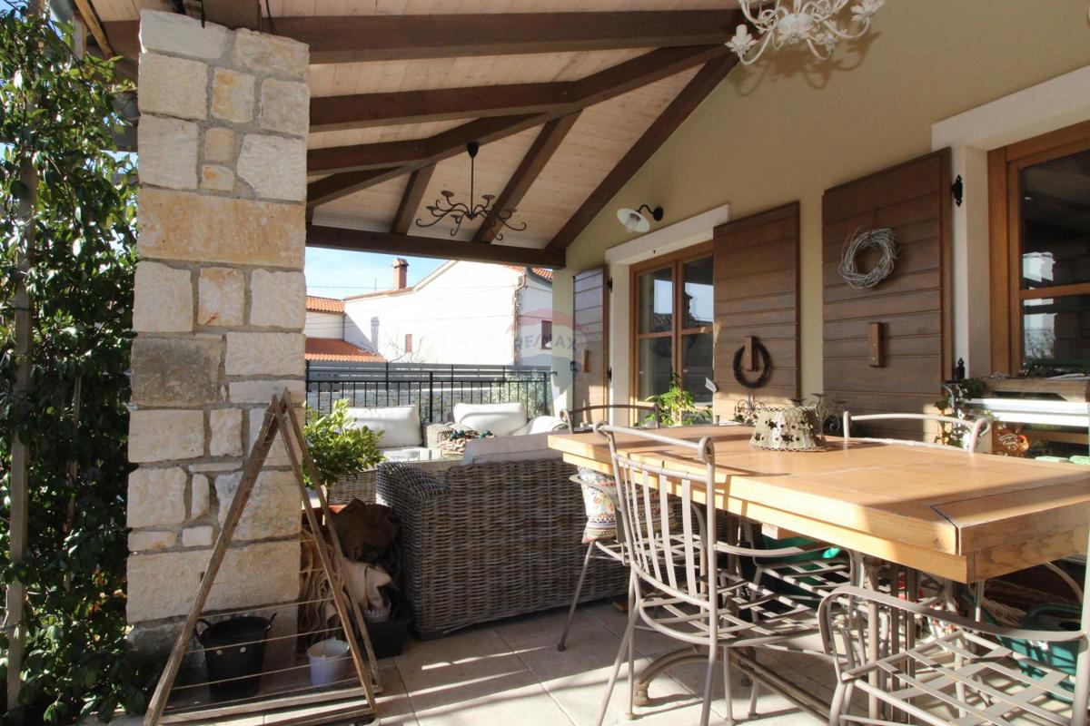 Casa Peresiji, Svetvinčenat, 235m2