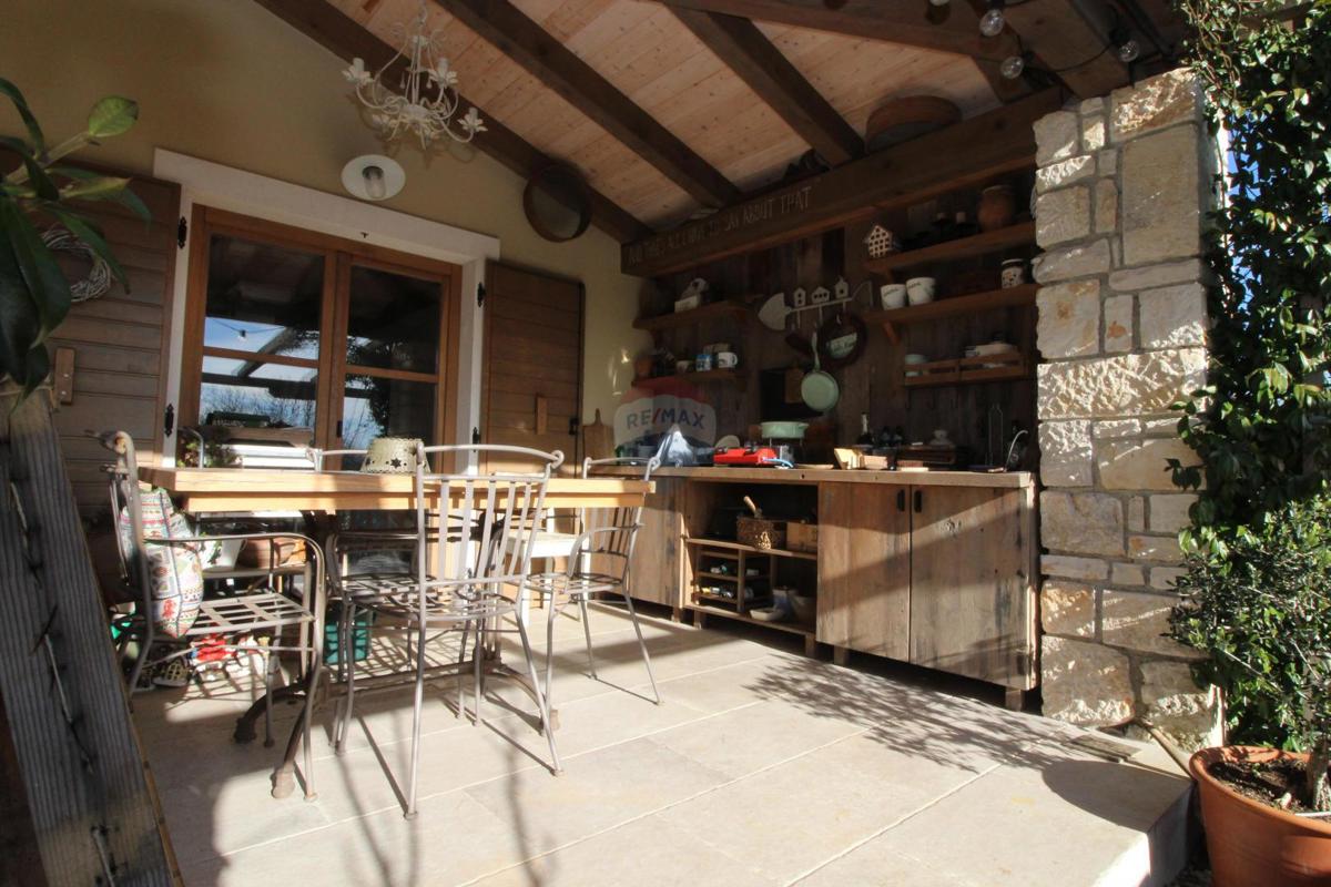 Casa Peresiji, Svetvinčenat, 235m2