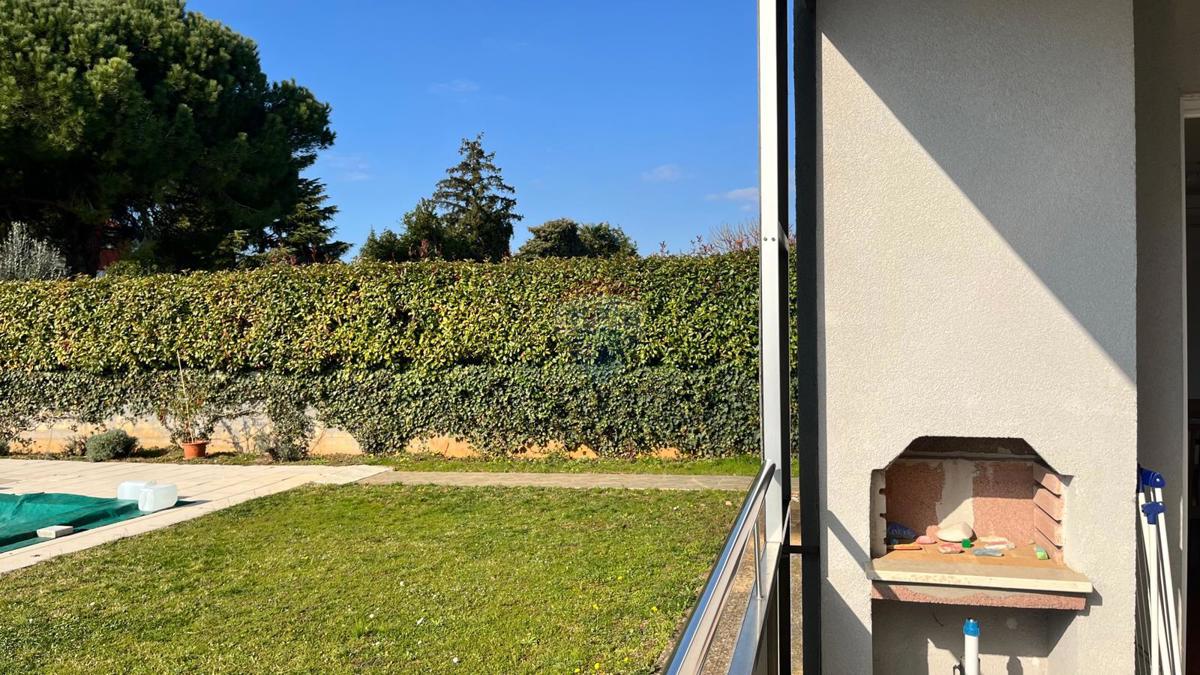  Istria, Novigrad, appartamento al piano terra con giardino e piscina