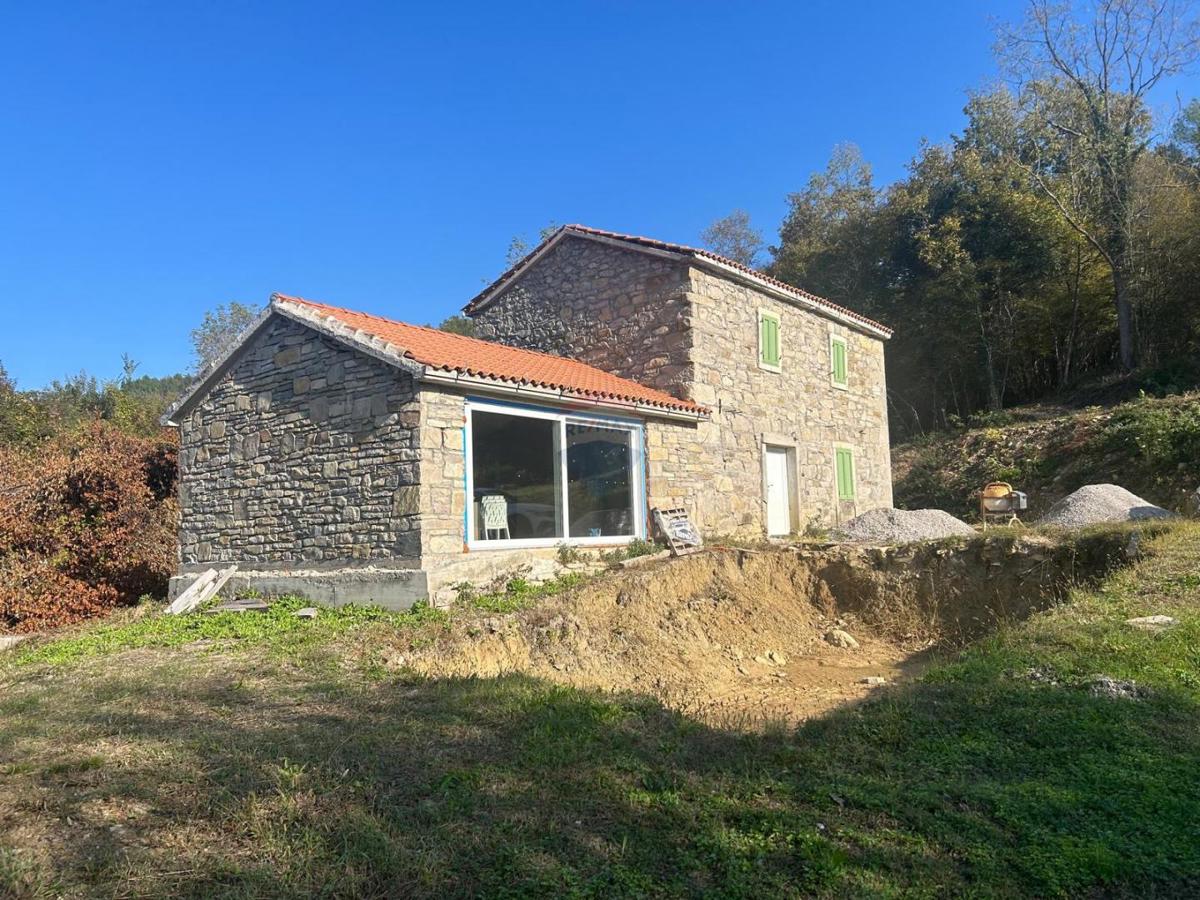 Istria, Belaj- casa in pietra con grande giardino
