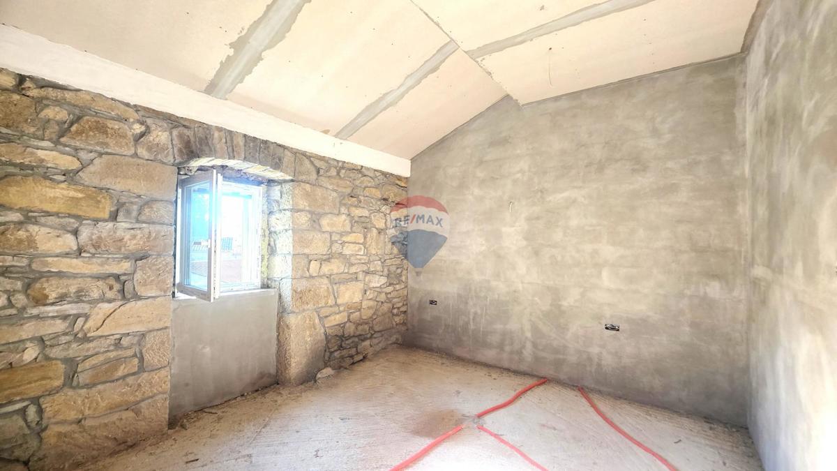 Istria, Belaj- casa in pietra con grande giardino