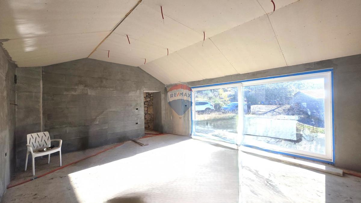 Istria, Belaj- casa in pietra con grande giardino