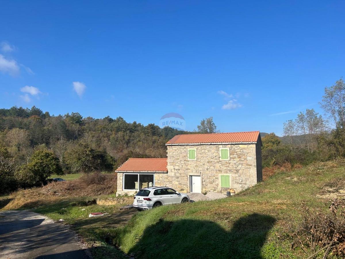 Istria, Belaj- casa in pietra con grande giardino