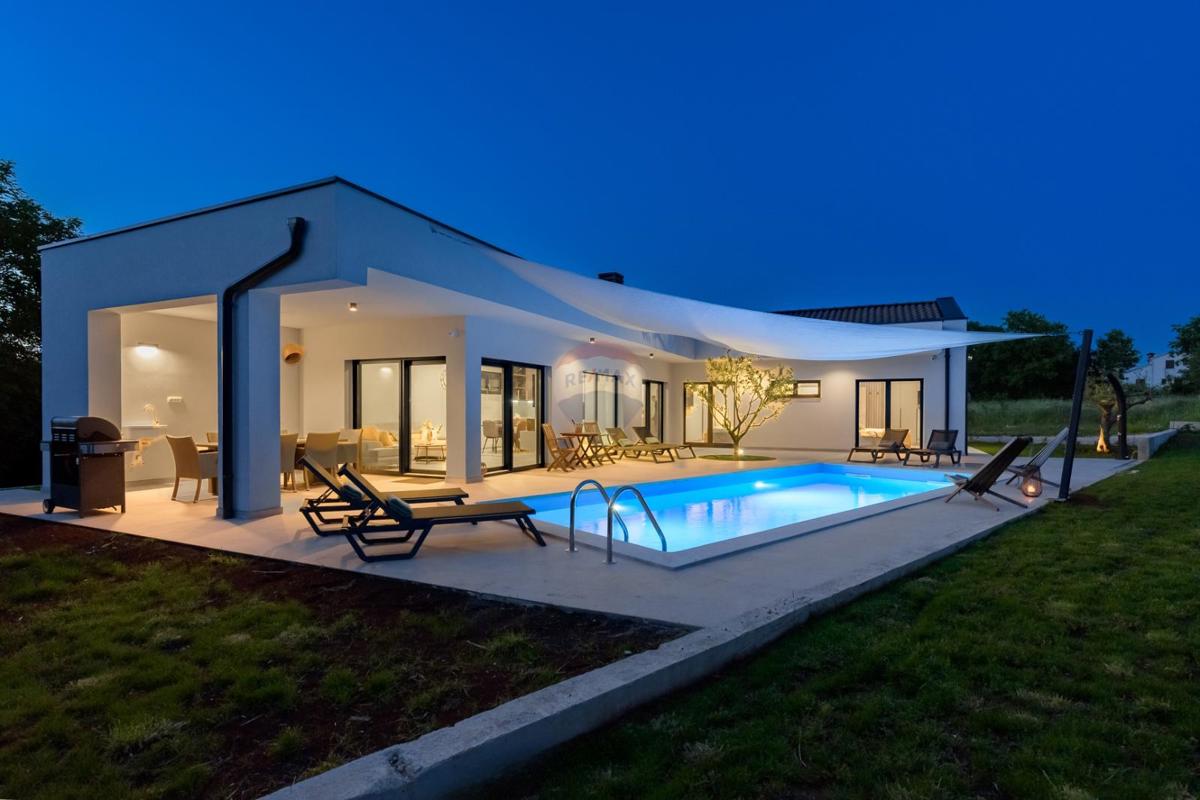 Istria, Rovigno- casa moderna con piscina