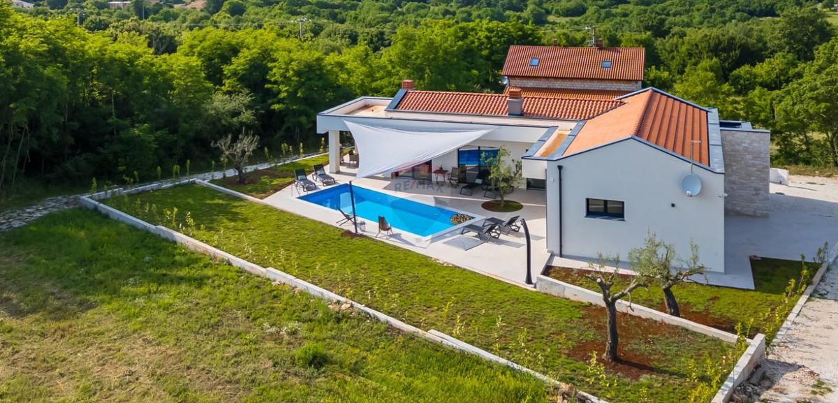Istria, Rovigno- casa moderna con piscina