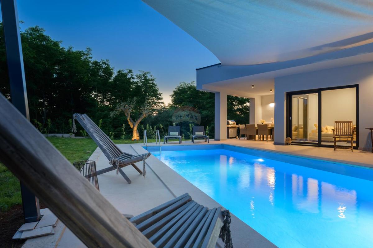 Istria, Rovigno- casa moderna con piscina