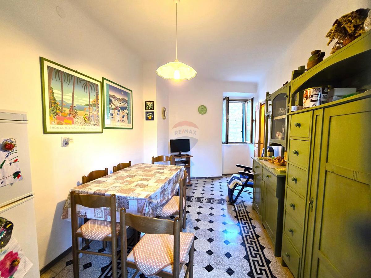 Istria, Rovigno, Appartamento al 1° piano, centro, via tranquilla – 40 m²