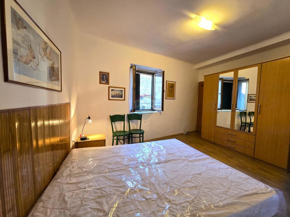 Istria, Rovigno, Appartamento al 1° piano, centro, via tranquilla – 40 m²