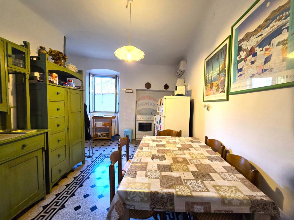 Istria, Rovigno, Appartamento al 1° piano, centro, via tranquilla – 40 m²