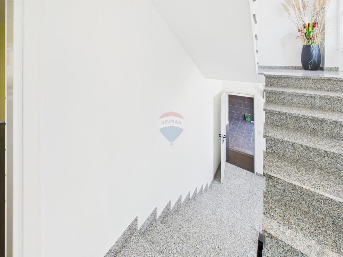 Casa Donje Vrapče, Stenjevec, 318m2