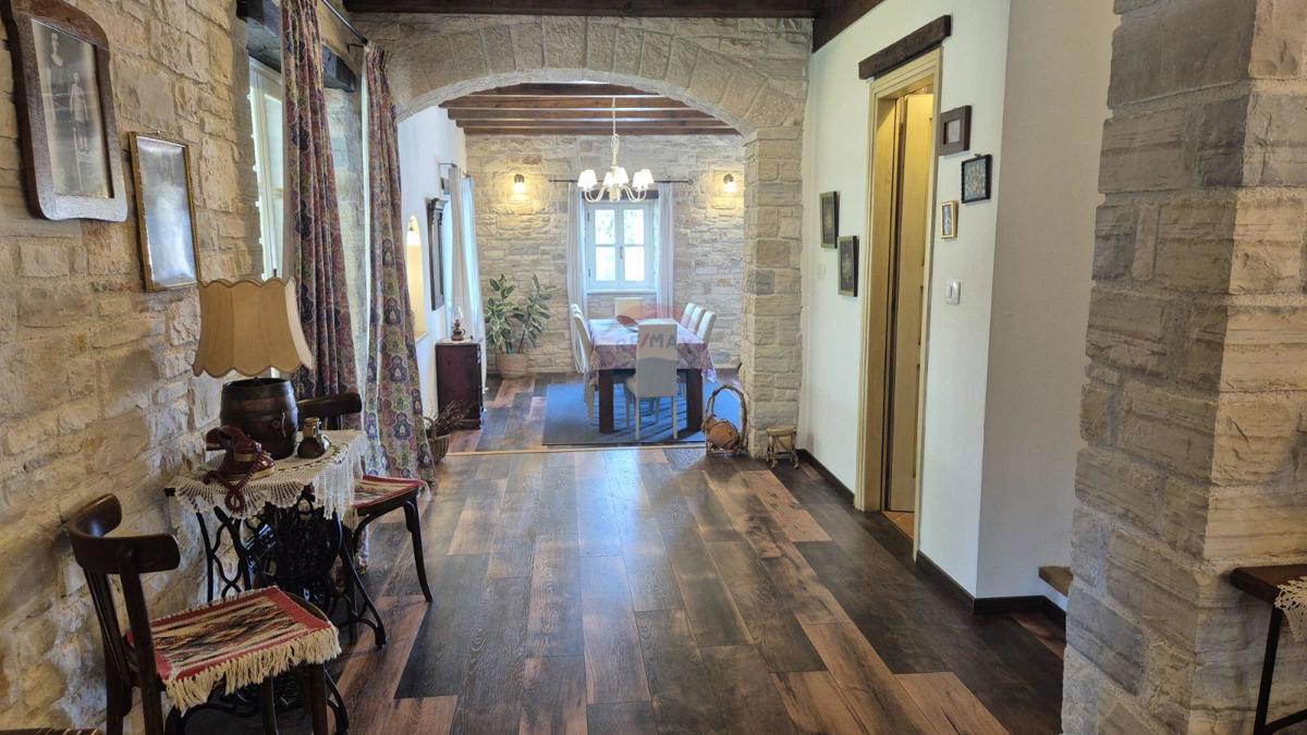 Casa Tinjan, 330m2