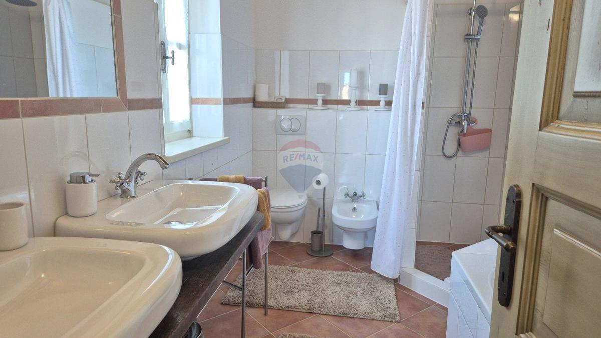 Casa Tinjan, 330m2