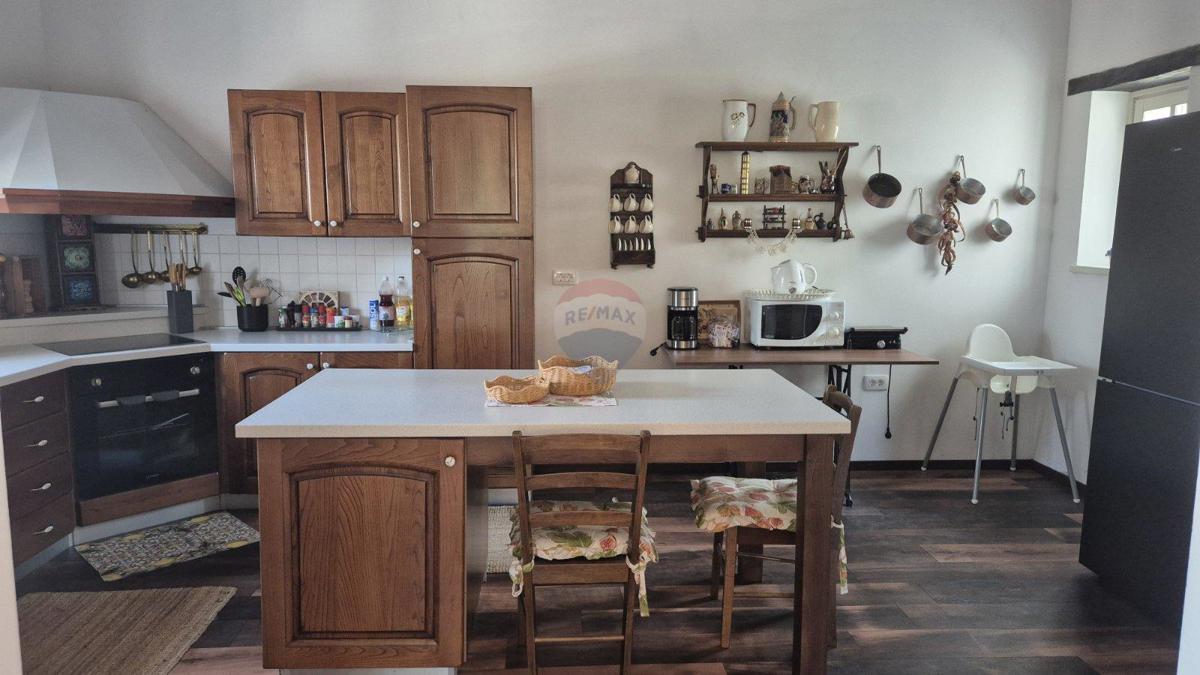 Casa Tinjan, 330m2