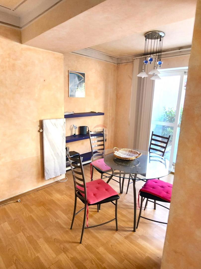Istria, Rovigno, casa con due appartamenti, centro, strada tranquilla, terrazza