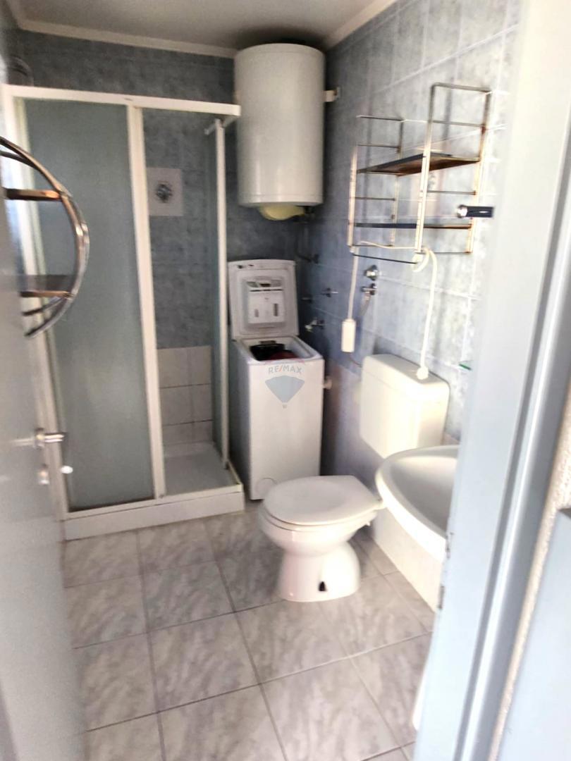 Istria, Rovigno, casa con due appartamenti, centro, strada tranquilla, terrazza
