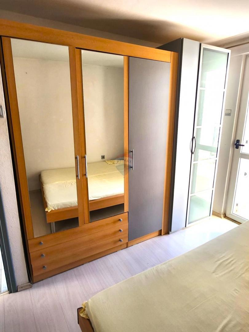 Istria, Rovigno, casa con due appartamenti, centro, strada tranquilla, terrazza