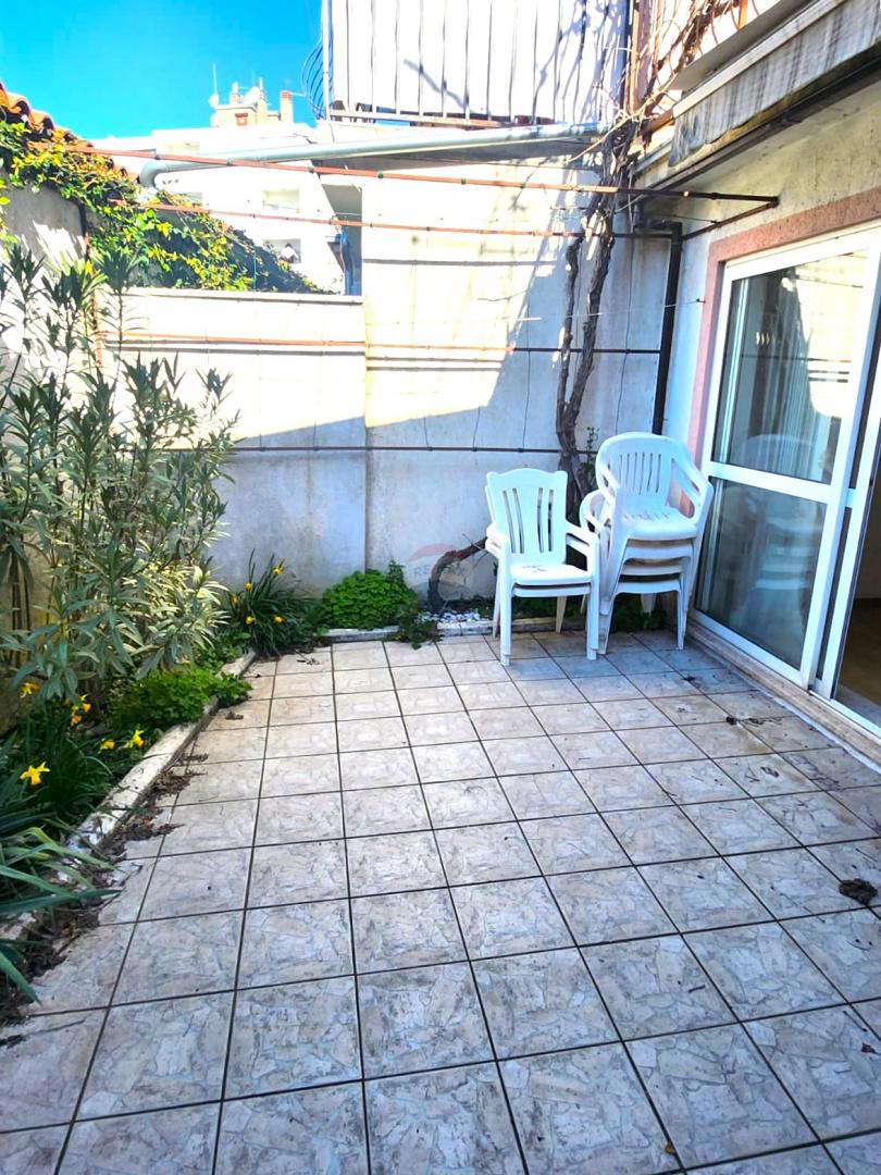 Istria, Rovigno, casa con due appartamenti, centro, strada tranquilla, terrazza