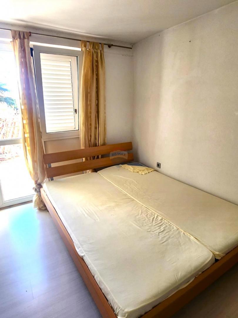 Istria, Rovigno, casa con due appartamenti, centro, strada tranquilla, terrazza