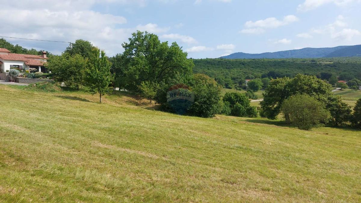 Terreno edificabile Lupoglav, 815m2