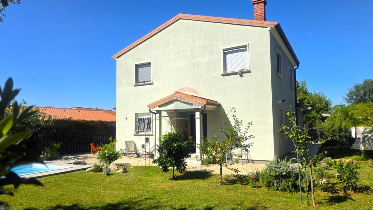 Istria, Zona Lovrečica – Casa indipendente con piscina