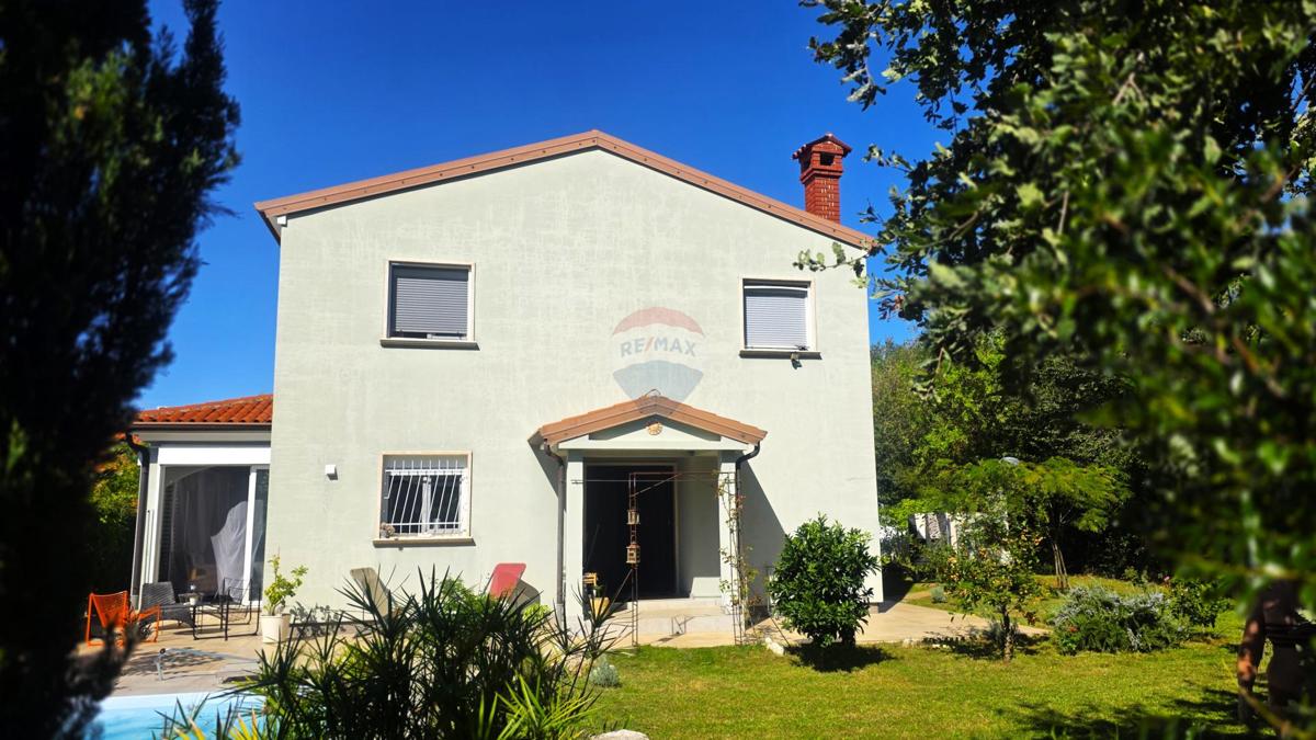 Istria, Zona Lovrečica – Casa indipendente con piscina