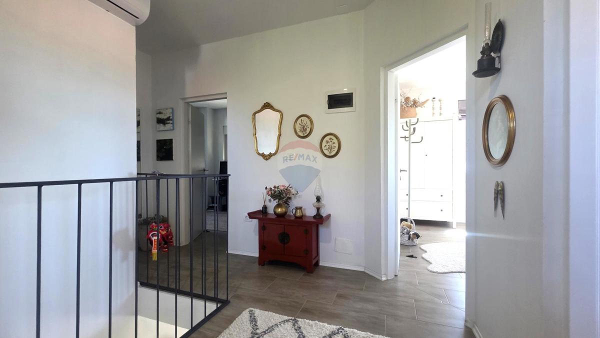 Istria, Zona Lovrečica – Casa indipendente con piscina