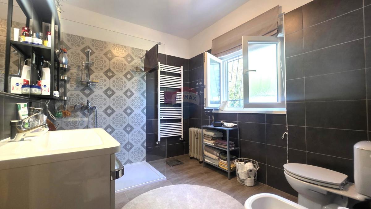 Istria, Zona Lovrečica – Casa indipendente con piscina