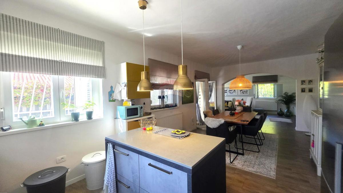 Istria, Zona Lovrečica – Casa indipendente con piscina