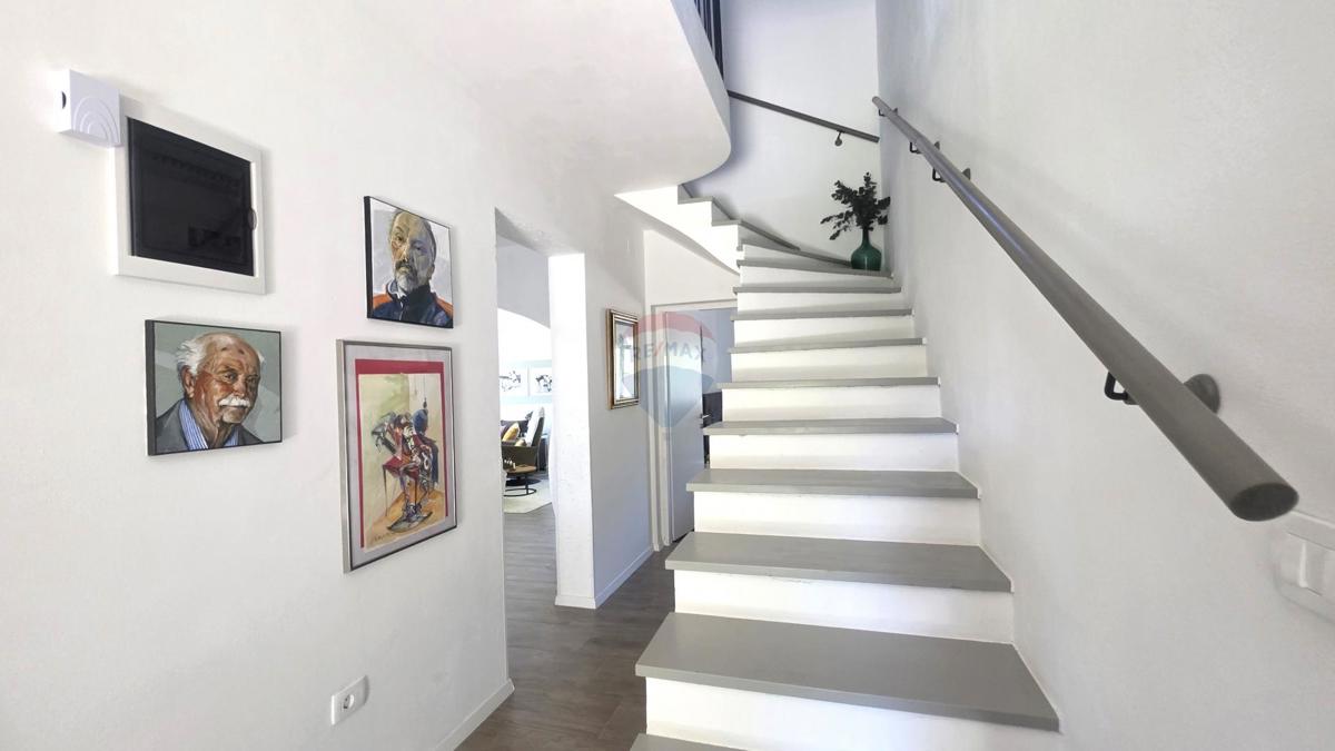 Istria, Zona Lovrečica – Casa indipendente con piscina