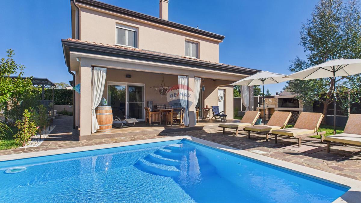 Casa con piscina in zona tranquilla vicino a Rovigno