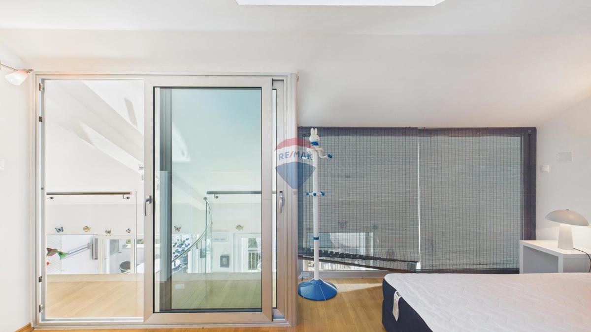 Crikvenica, Selce – Appartamento quadrilocale in prima fila sul mare