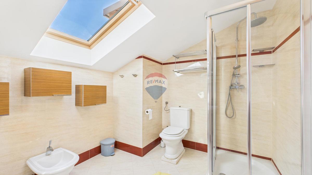 Crikvenica, Selce – Appartamento quadrilocale in prima fila sul mare