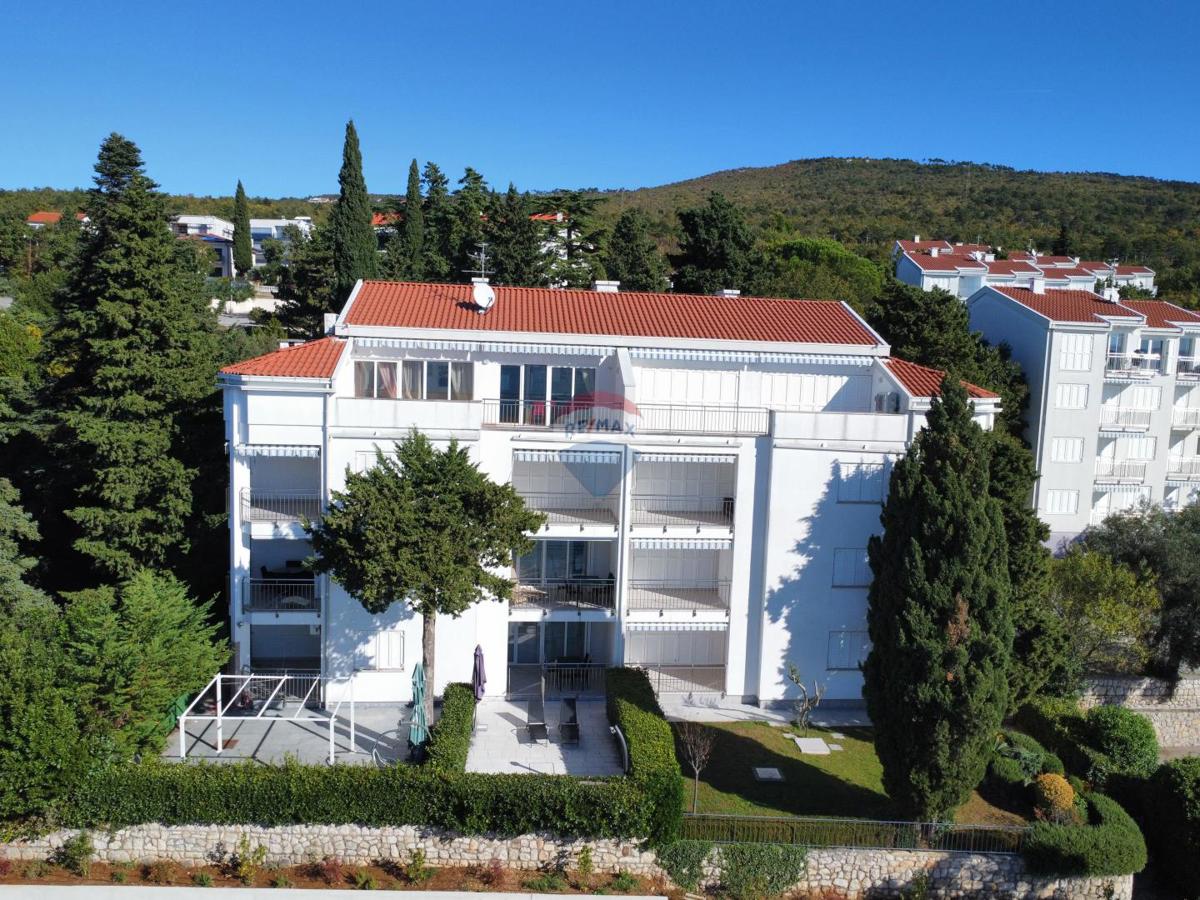 Crikvenica, Selce – Appartamento quadrilocale in prima fila sul mare