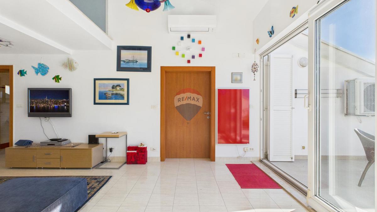 Crikvenica, Selce – Appartamento quadrilocale in prima fila sul mare