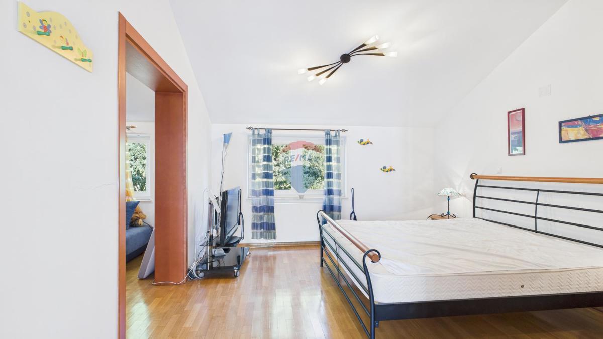 Crikvenica, Selce – Appartamento quadrilocale in prima fila sul mare