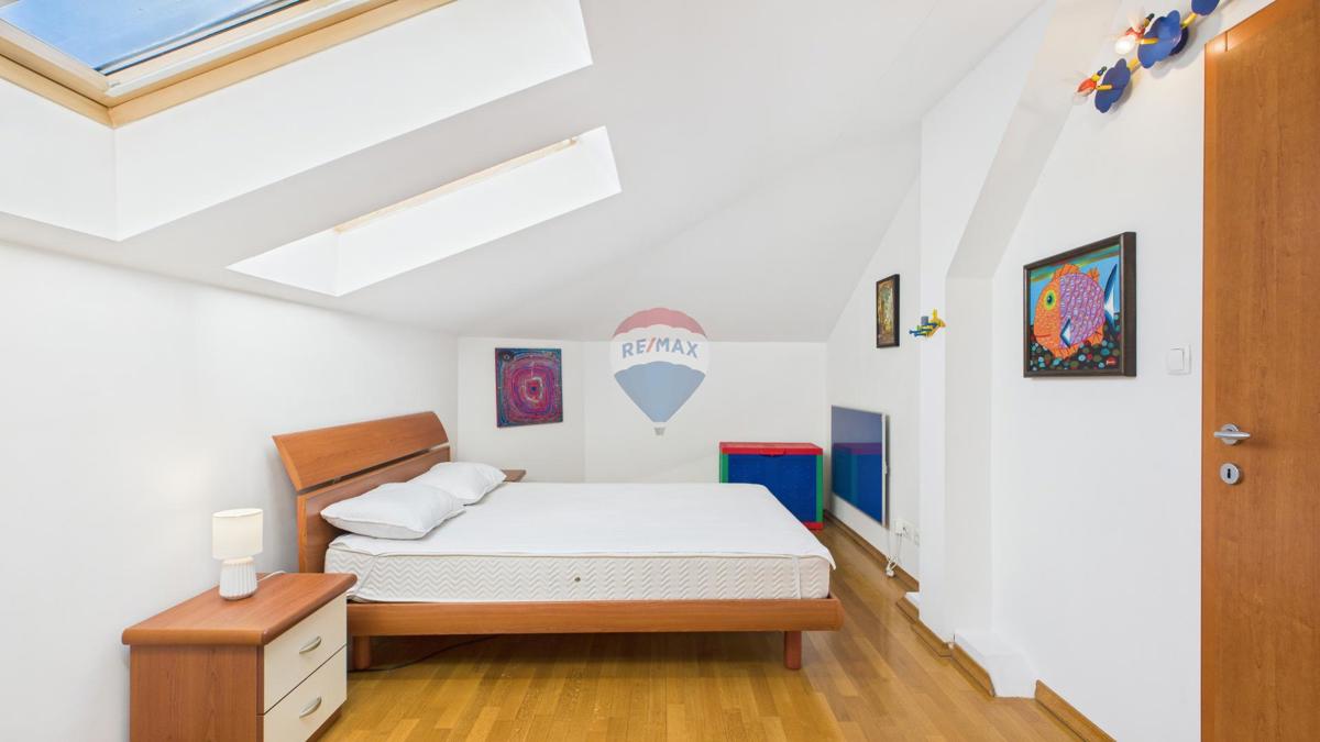 Crikvenica, Selce – Appartamento quadrilocale in prima fila sul mare