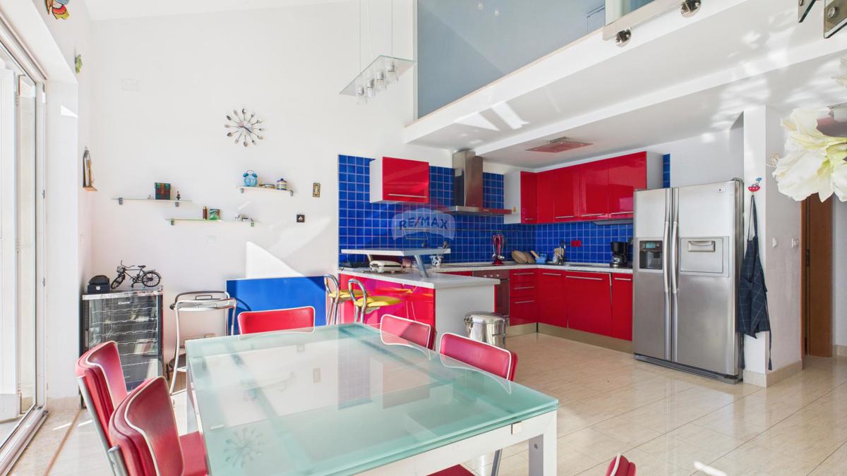 Crikvenica, Selce – Appartamento quadrilocale in prima fila sul mare