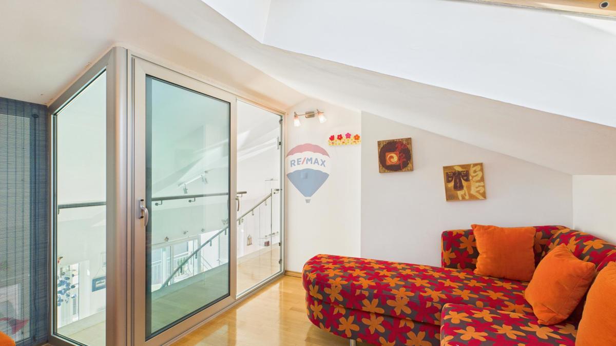 Crikvenica, Selce – Appartamento quadrilocale in prima fila sul mare