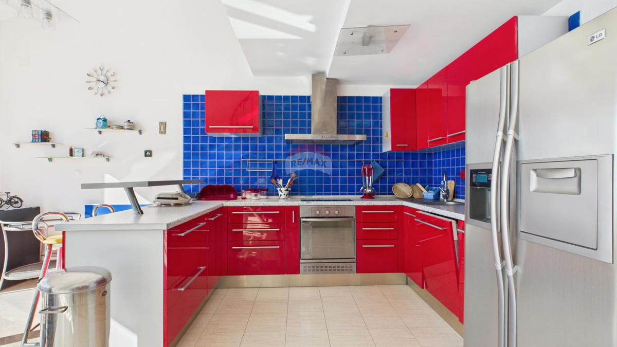 Crikvenica, Selce – Appartamento quadrilocale in prima fila sul mare