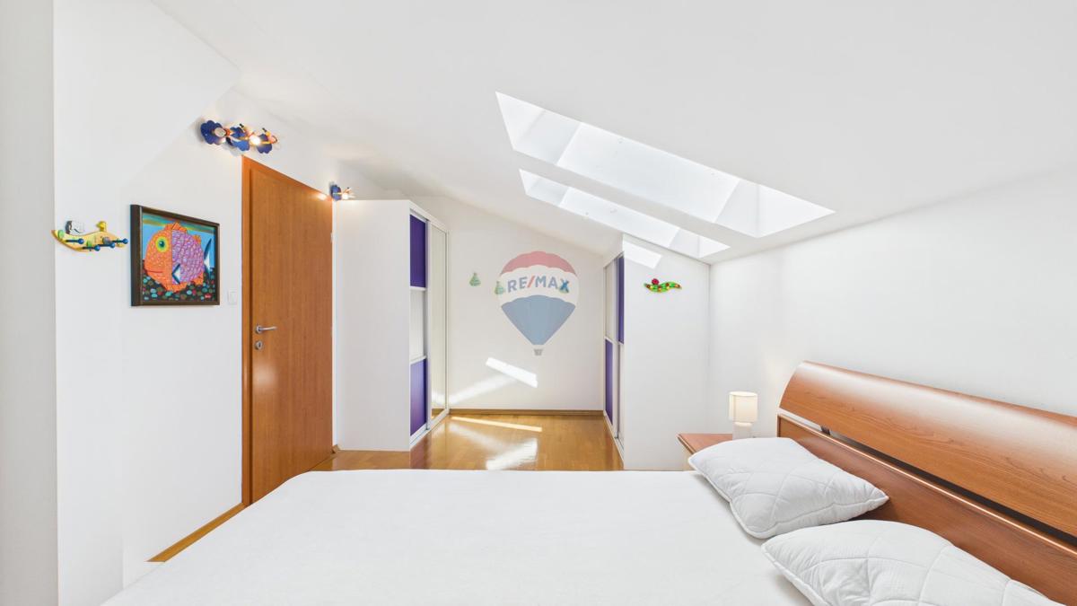 Crikvenica, Selce – Appartamento quadrilocale in prima fila sul mare