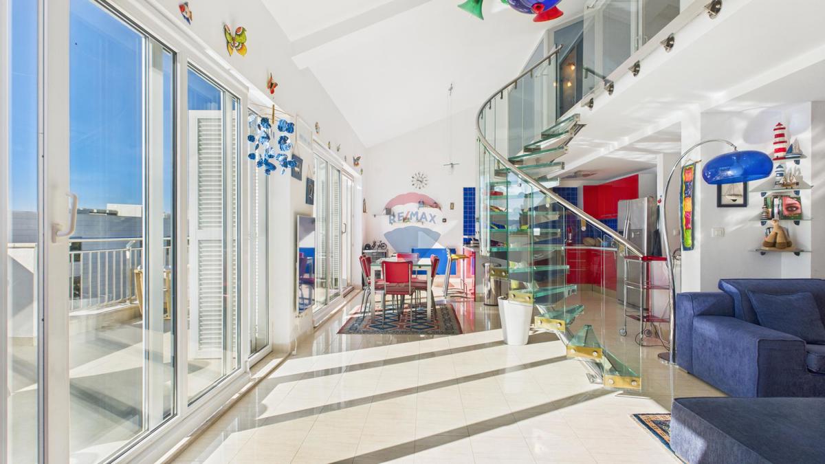 Crikvenica, Selce – Appartamento quadrilocale in prima fila sul mare