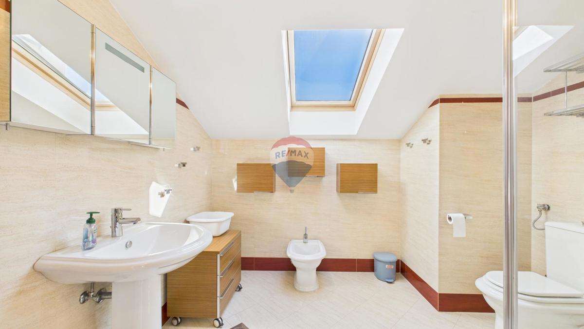 Crikvenica, Selce – Appartamento quadrilocale in prima fila sul mare