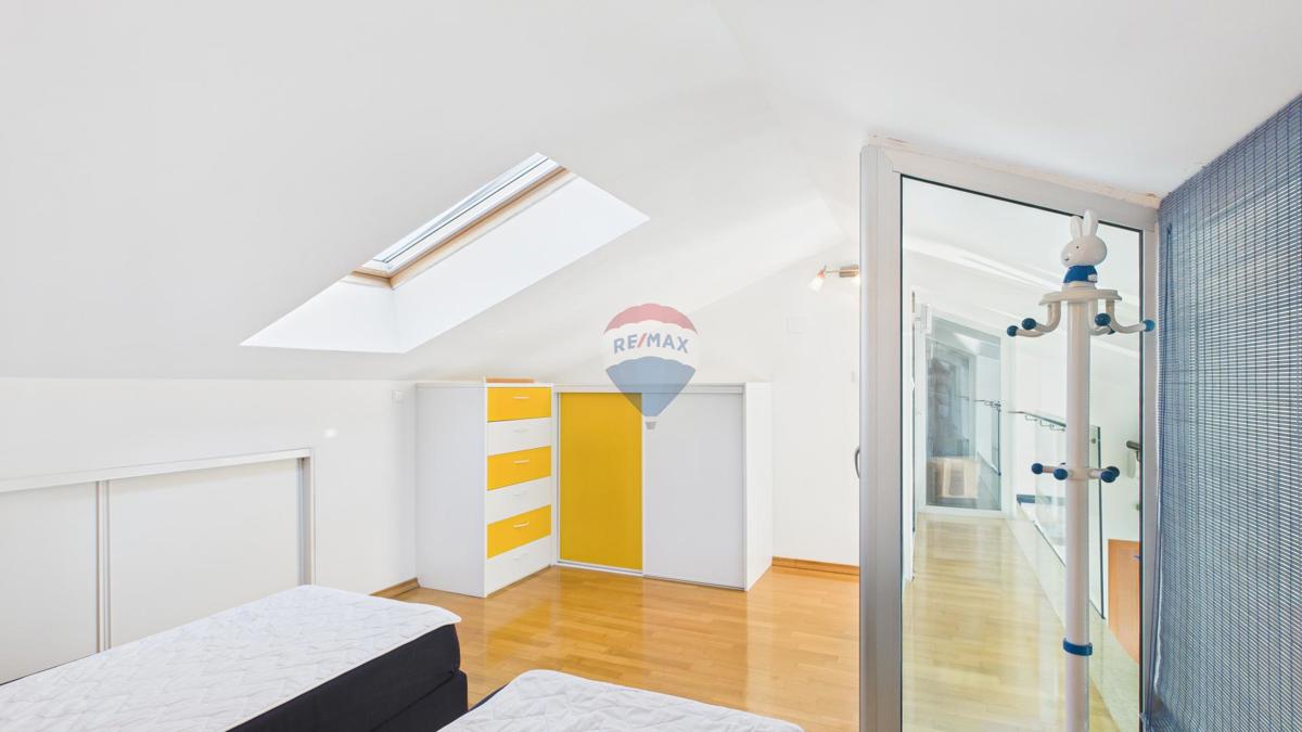 Crikvenica, Selce – Appartamento quadrilocale in prima fila sul mare