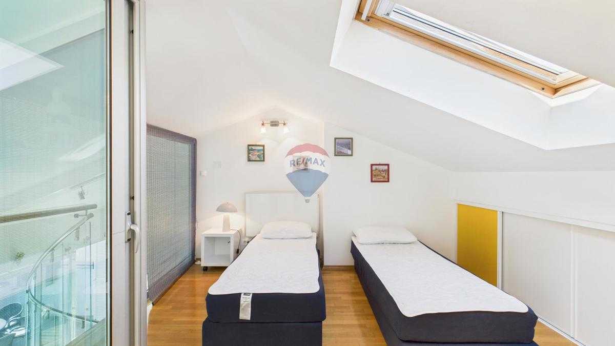 Crikvenica, Selce – Appartamento quadrilocale in prima fila sul mare