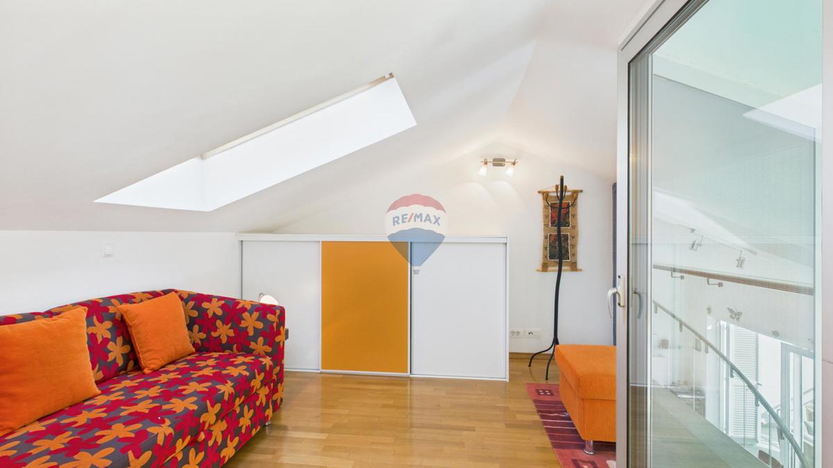 Crikvenica, Selce – Appartamento quadrilocale in prima fila sul mare