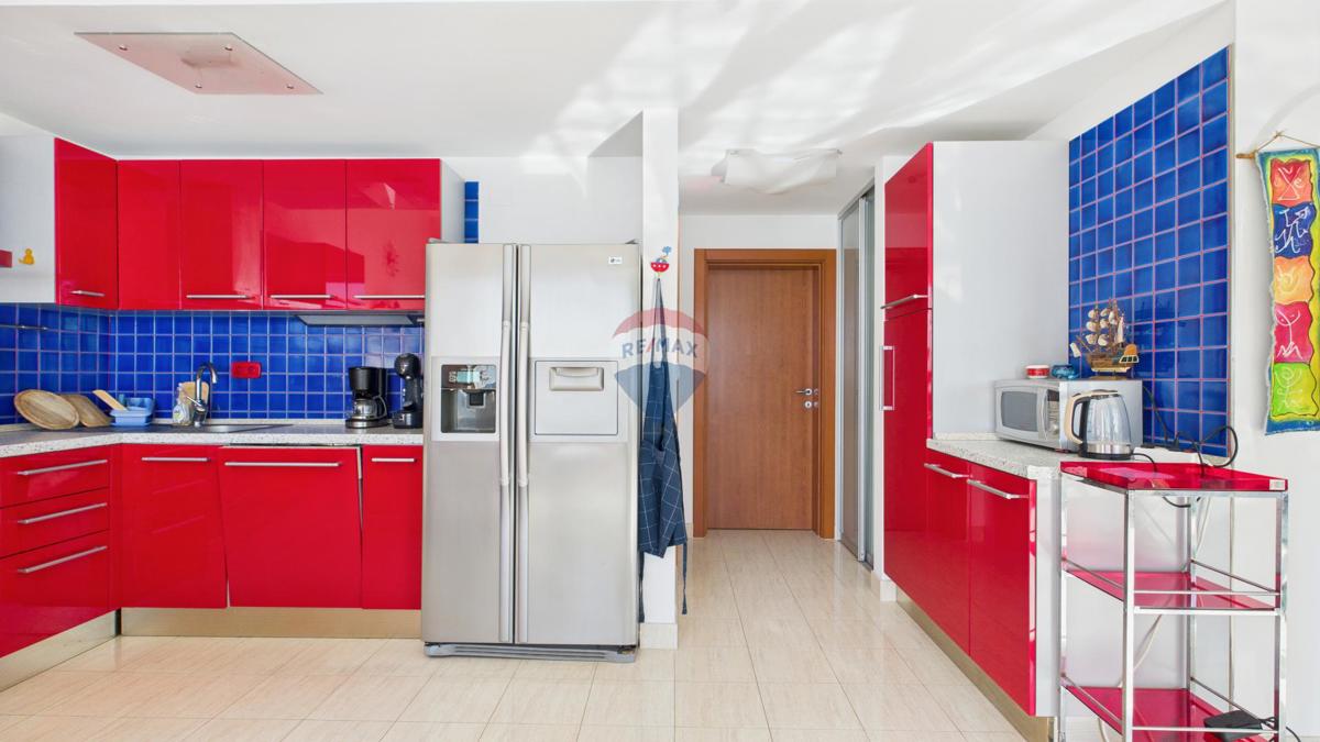 Crikvenica, Selce – Appartamento quadrilocale in prima fila sul mare