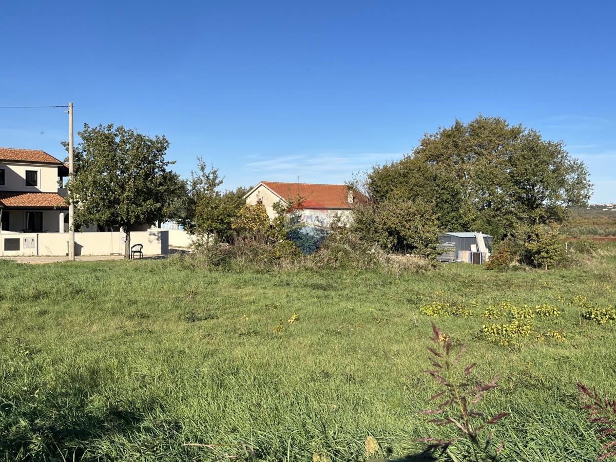 Terreno edificabile Poreč, 704m2