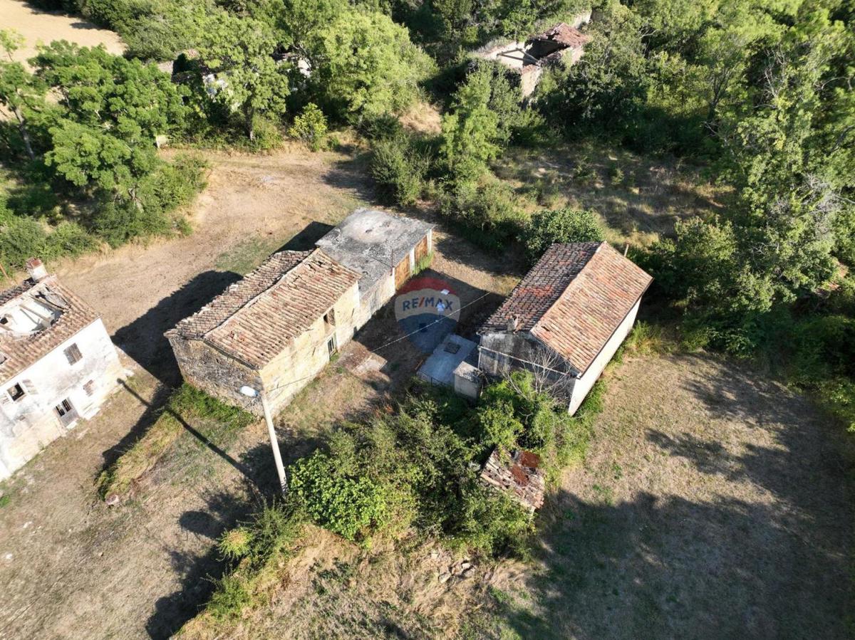 ISTRIA, KRŠAN - Tenuta con diverse case