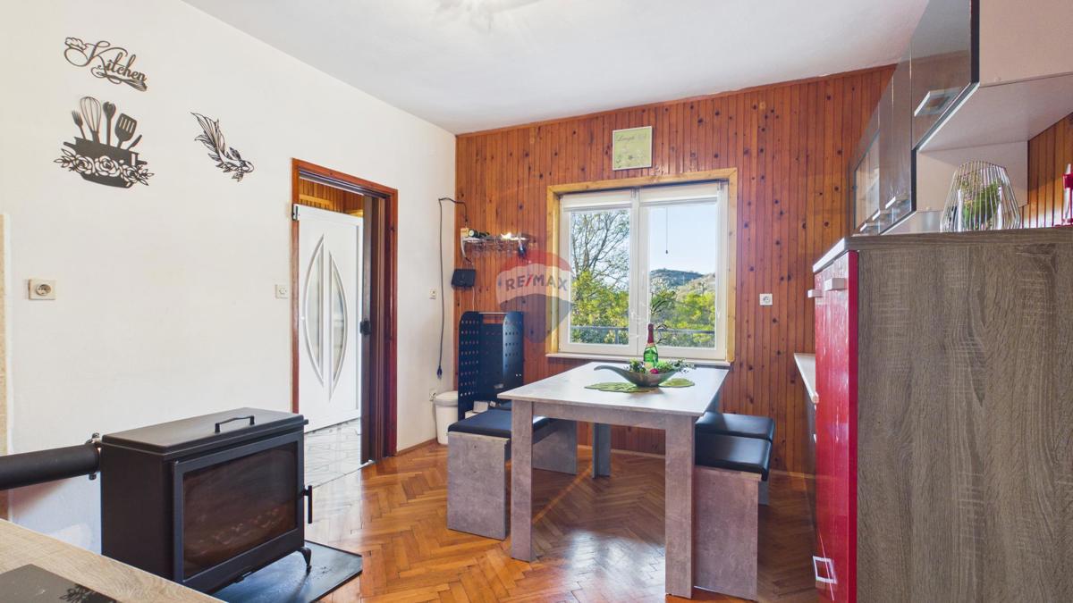 Senj, Sv. Juraj – casa con ampio terreno a 500 m dal mare