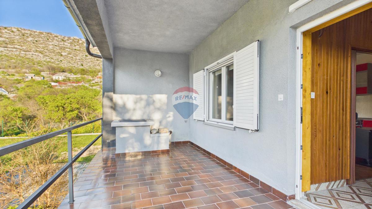 Senj, Sv. Juraj – casa con ampio terreno a 500 m dal mare